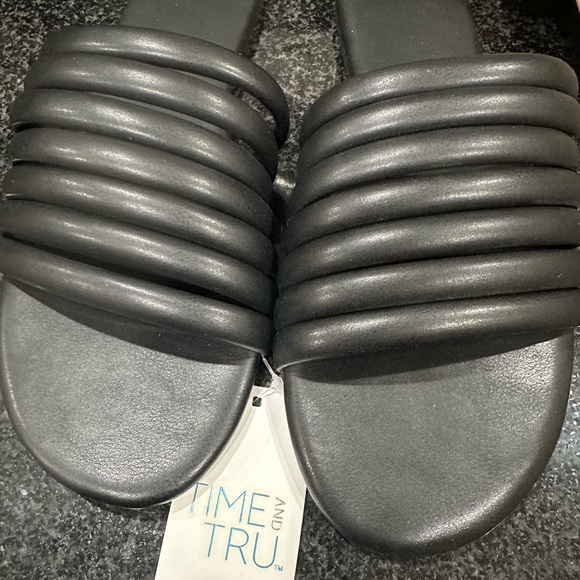 Two pair slide sandals - Picture 4 of 6